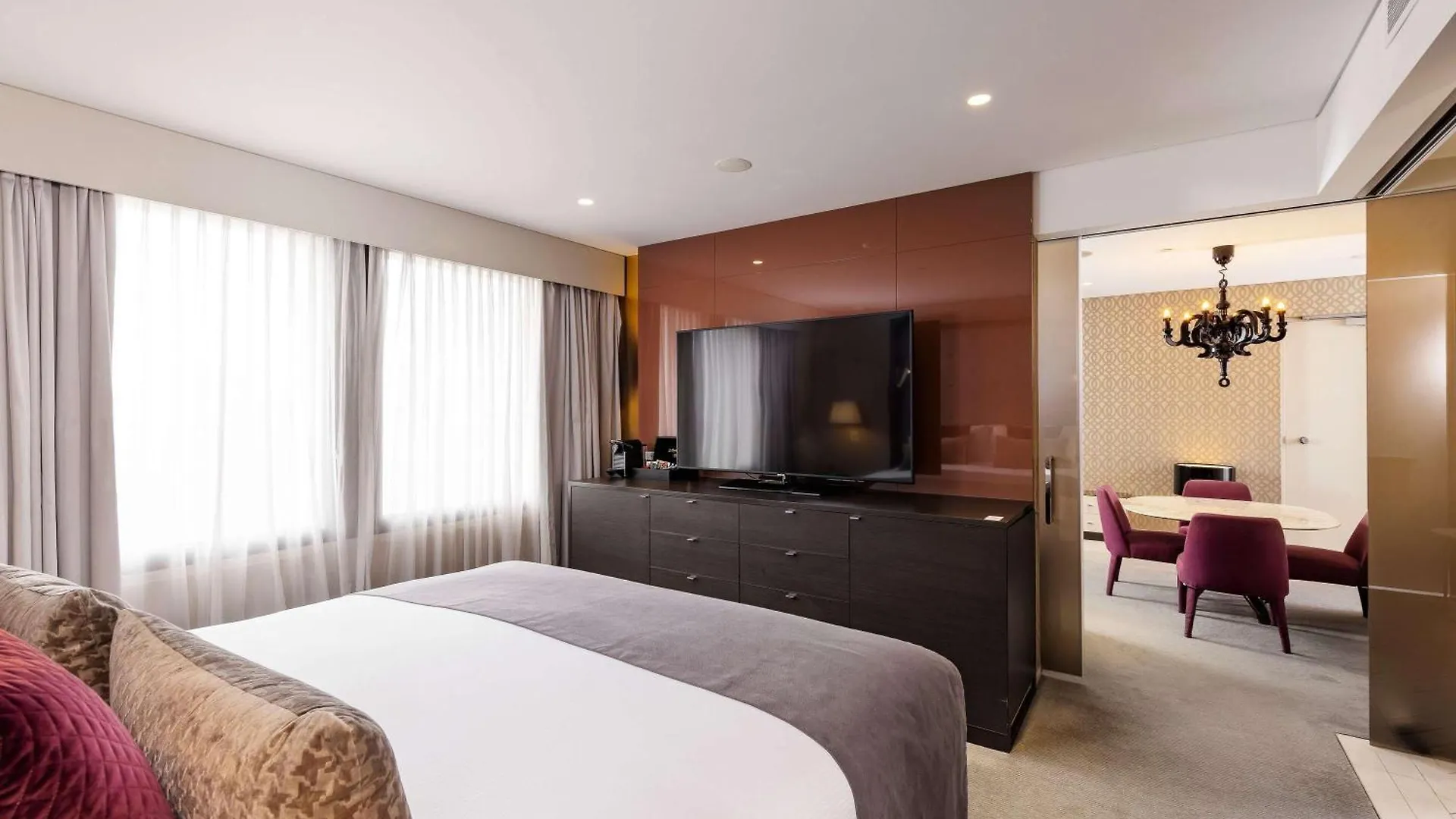 Sofitel Brisbane Central 5*,