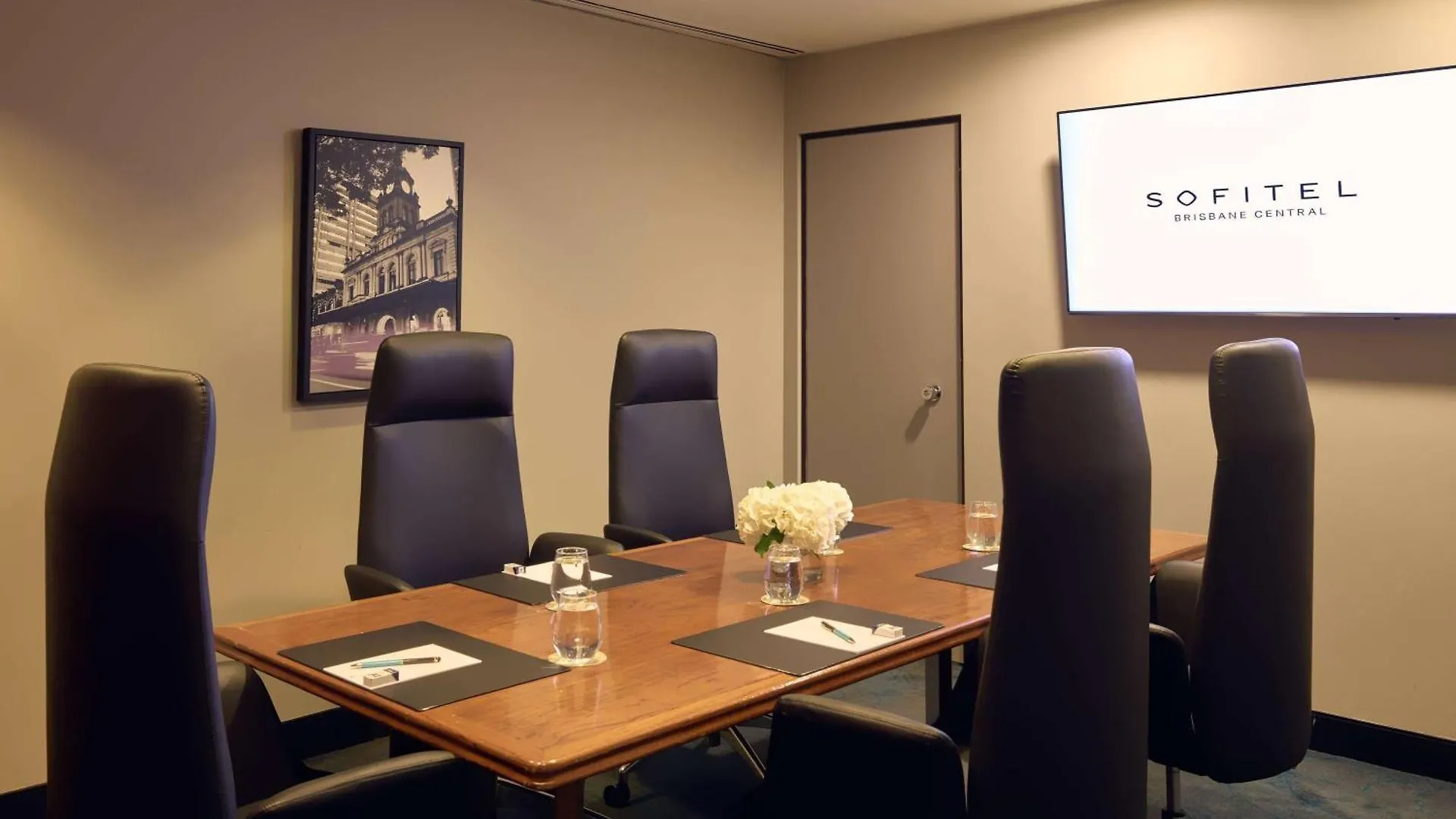 Отель Sofitel Brisbane Central