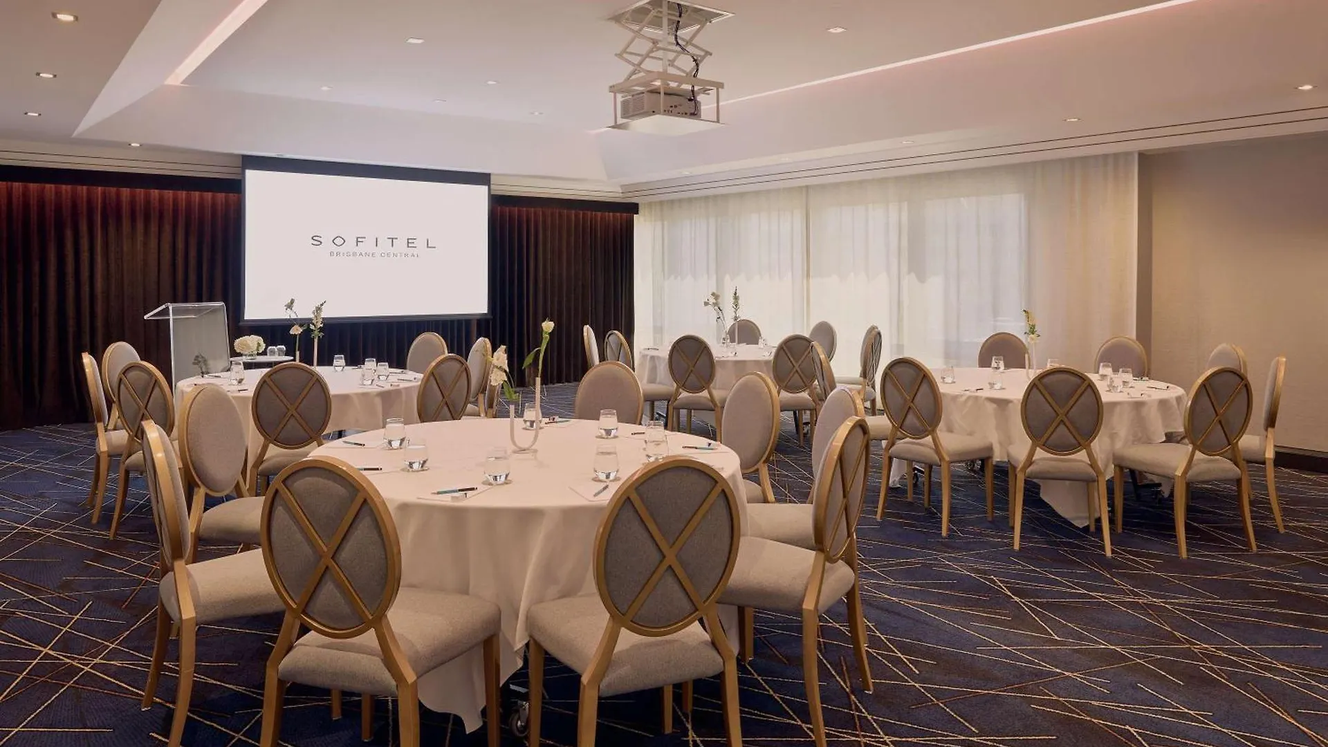 Sofitel Brisbane Central 5*,  Австралия