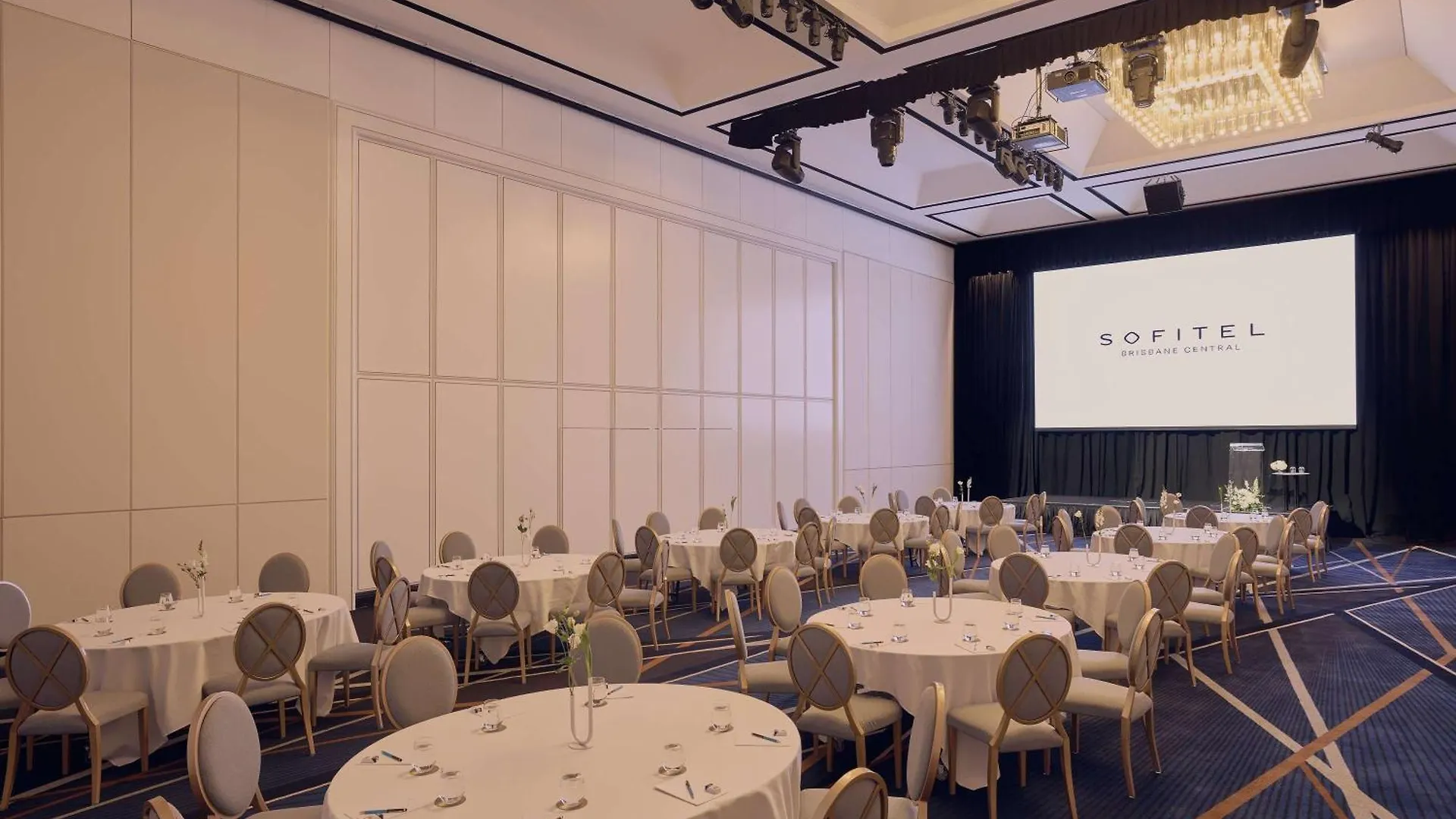 Отель Sofitel Brisbane Central